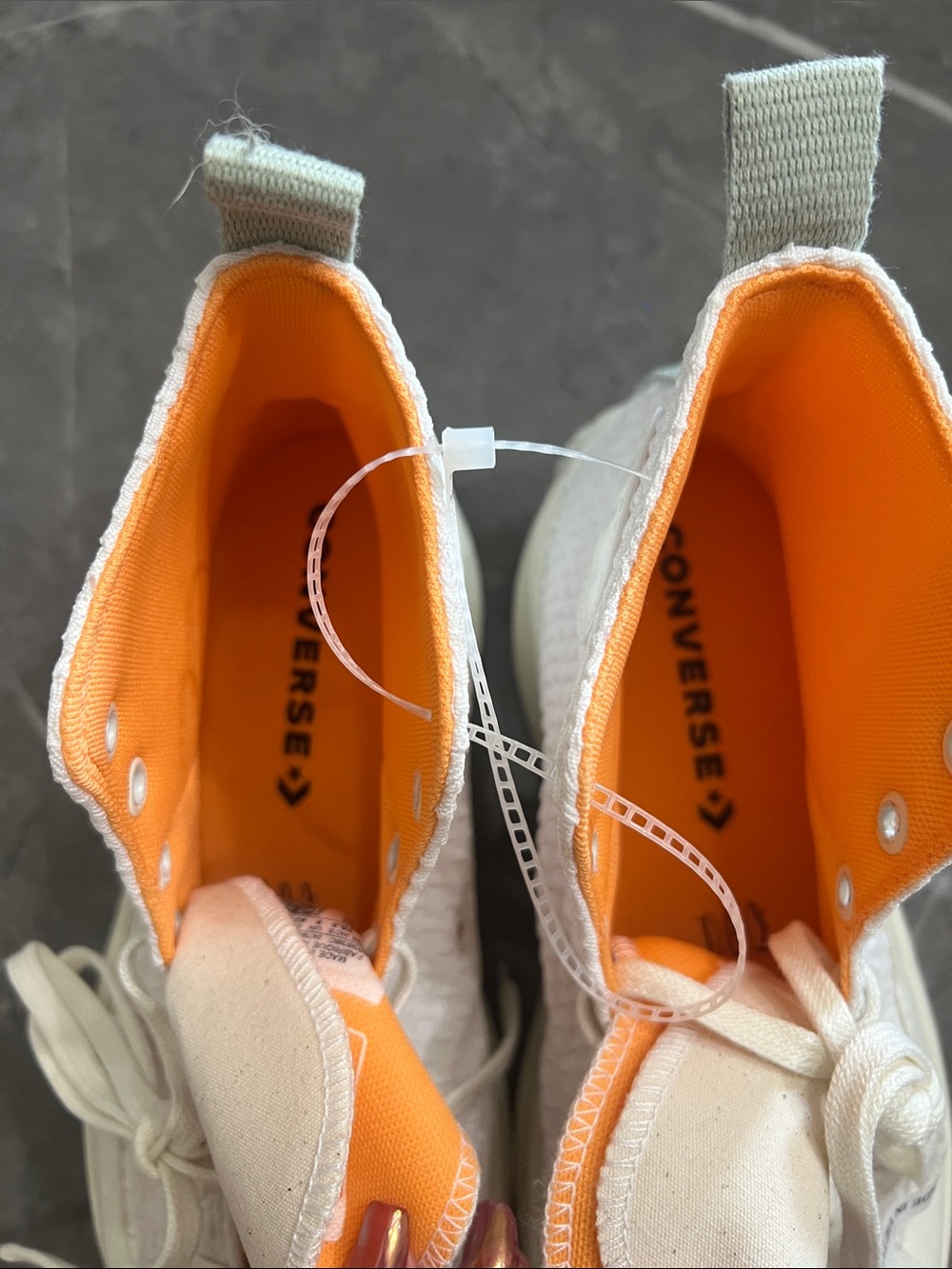 CONVERSE RUN STAR HIKE HI
PEACH DREAM/ORANGE HAVEN/EGRET - Picture 15 of 17